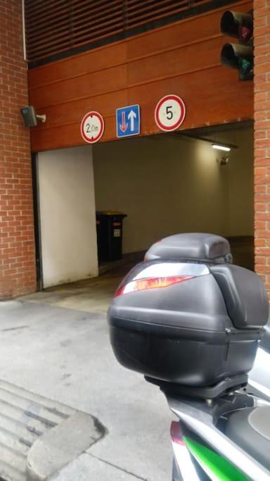 Modern Apartment With Garage Budapest Esterno foto