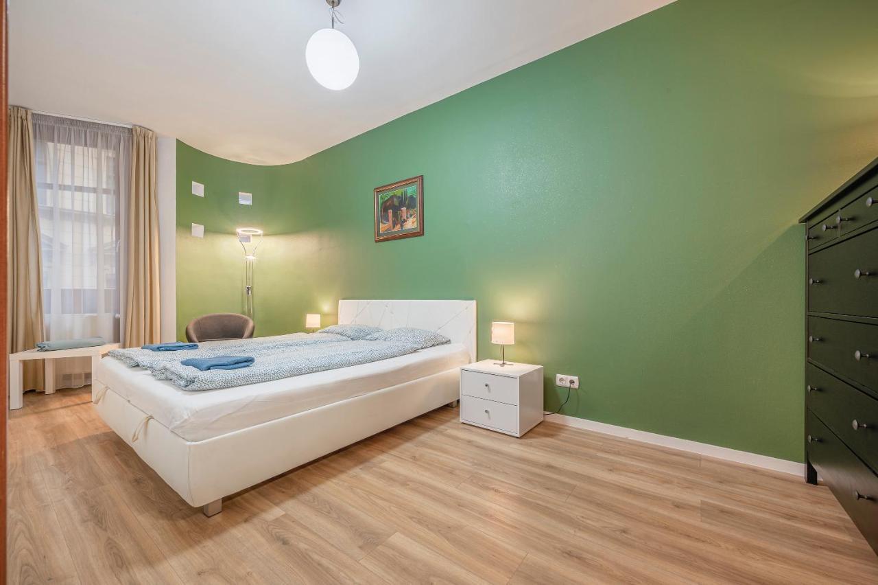 Modern Apartment With Garage Budapest Esterno foto